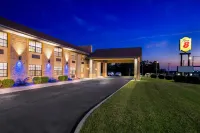 슈퍼 8 바이 윈덤 패러굴드