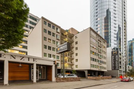 La Quinta Inn & Suites by Wyndham Seattle Downtown Отели рядом с достопримечательностью «William Traver Gallery»