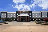 La Quinta Inn & Suites by Wyndham Pontoon Beach Hotels in Pontoon Beach