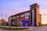 La Quinta Inn & Suites by Wyndham Dumas Hotels near Dumas Aquatic Park