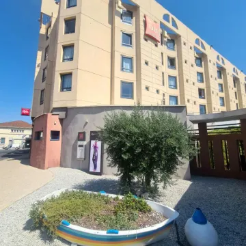 イビス マルセイユ センター ガール サン シャルル ロンシャン宮殿周辺のホテル