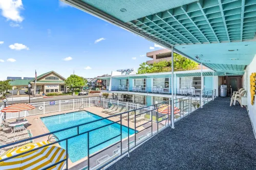 Eden Roc Motel - Pools