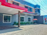 RedDoorz Near Alun Alun Slawi Hotels in Kalisapu
