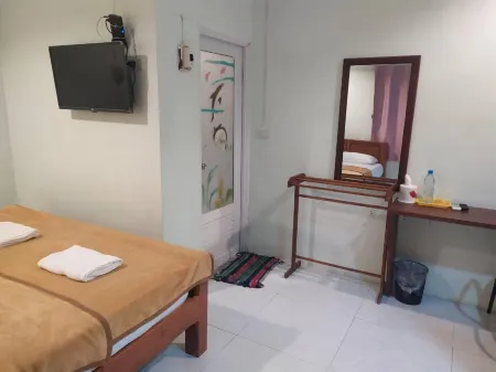Sisaket PonTaWin Budget Inn Отели рядом с достопримечательностью «Wat Chiang Ei Si Mongkol Wararam»