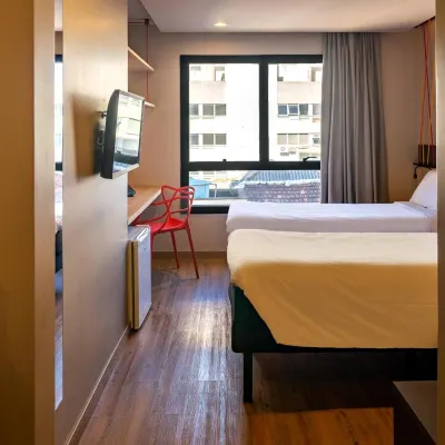 Ibis Styles Porto Alegre Moinhos de Vento Hotels near CIEE Theatre