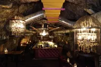 Boutique Hotel im Auracher Löchl - bar