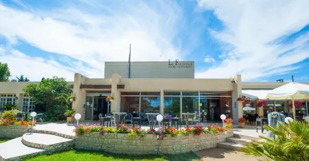 Logis Hôtel & Restaurant le Fleurance Отели в г. Лектур