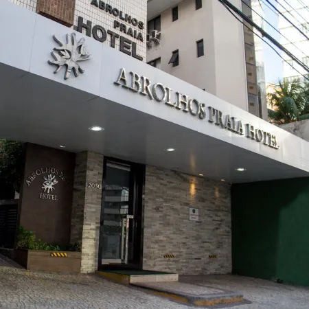 Abrolhos Praia Hotel Отели рядом с достопримечательностью «Пляж Мейрелеш»