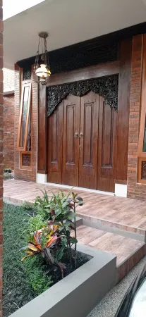 Omah Gebyok Batu Отели в г. Junrejo