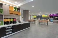 Home2 Suites by Hilton Indianapolis Airport - Airport Shuttle