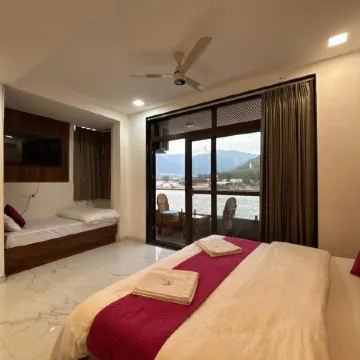 Maayaa Inn by Ganges