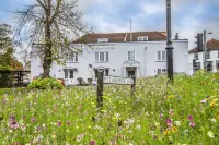 The Bear Esher فنادق في 