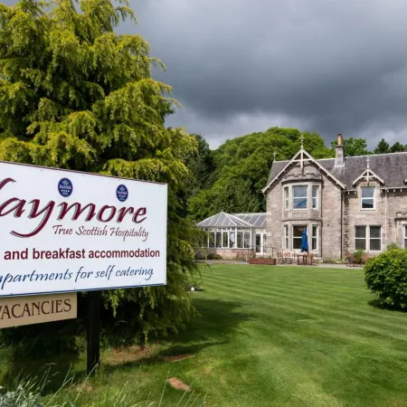 The Claymore Guest House and Apartments Отели в г. Питлохри