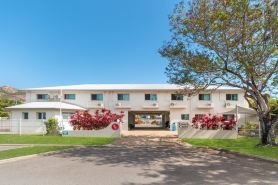 Castle Crest Motel