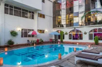 Hillcourt Resort and Spa - Pools