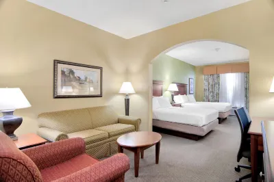 Holiday Inn Express & Suites DFW West - Hurst Отели рядом с достопримечательностью «Шоппинг-центр Бедфорд Юлесс»