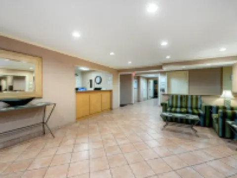 La Quinta Inn & Suites by Wyndham Mansfield Oh マンスフィールドのホテル