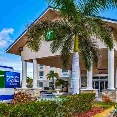 Holiday Inn Express & Suites Lantana Hotel Exterior