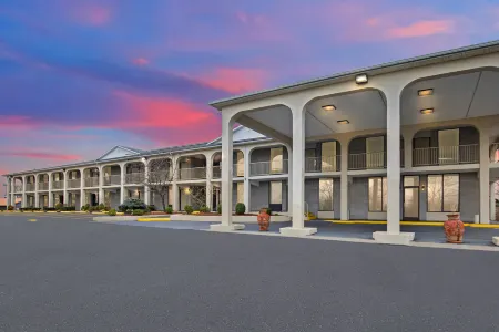 Days Inn by Wyndham Columbia Kentucky