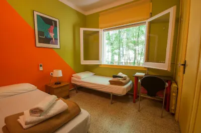 Studio Hostel Hotels near Parc de Collserola