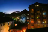 Kandy Tower Inn 馬哈威利河畔住宿飯店