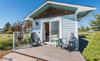 Juan de Fuca Waterfront Hotel & Cottages