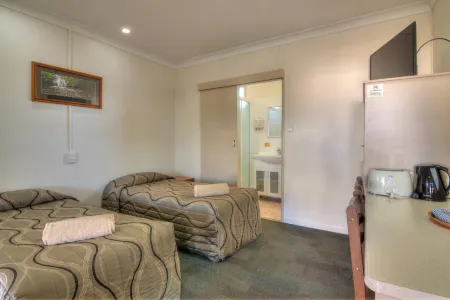 Kingaroy Country Motel Отели в г. Кингарой