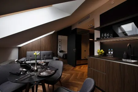 Двор Подзноева (Корпус Студии и апартаменты)