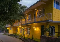 Whoopers Hostel Bir- Friends Themed