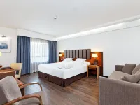 Claridge Madrid Hotels near Moratalaz