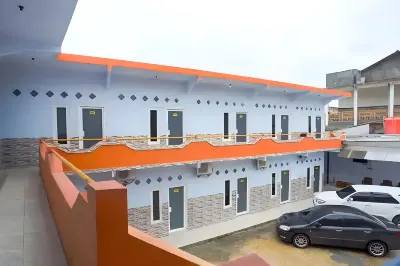 Penginapan Kurnia Sluke Hotel a 