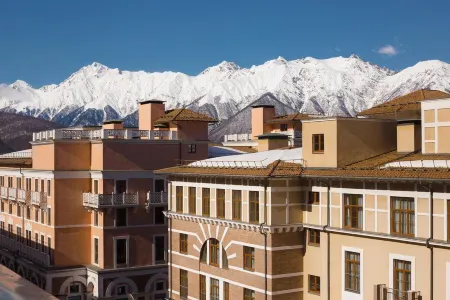 Novotel Fit Krasnaya Polyana  (Новотель Фит Красная Поляна) Отели рядом с достопримечательностью «Смотровая поляна 960»