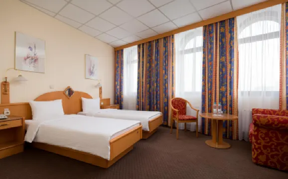 ТрансОтель Отели рядом с достопримечательностью «Ural Ryibni Conserva im. M.P.Musorskogo»