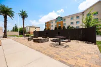 La Quinta Inn & Suites by Wyndham Gonzales La - 2つ星