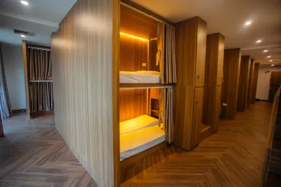 Brocade Backpacker Hotel a