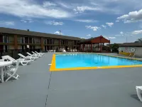 Suburban Studios Mason Near Kings Island - Swimmingpools