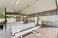 Cityville Apartments & Motel