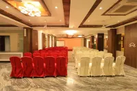 Hotel RS Exclusive Stay & Fine Dine - Near to Akola Junction - Wifi