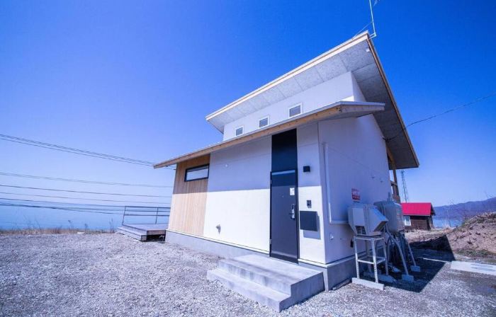 Sunny Side House