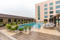 Radisson Blu Kaushambi Delhi NCR - Pools