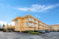 La Quinta Inn & Suites by Wyndham Oakland - Hayward Hotels in Hayward