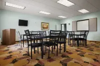 Days Inn & Suites by Wyndham Columbus NE