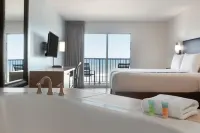 La Quinta Inn & Suites by Wyndham Oceanfront Daytona Beach