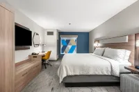 Holiday Inn Express & Suites Lincoln-Roseville Area Hotels in Lincoln