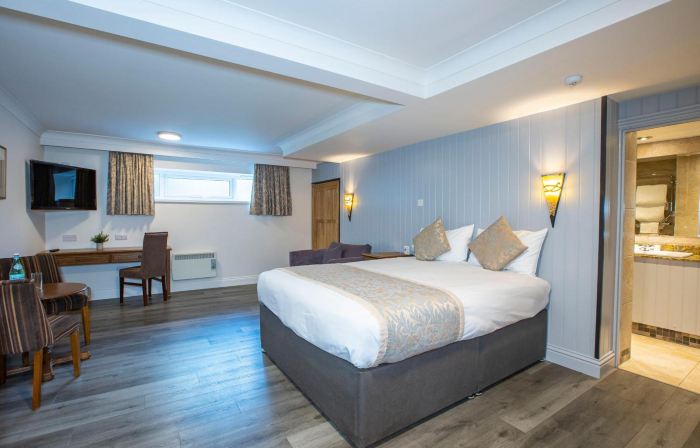 Best Western the Manor Hotel  Suites
