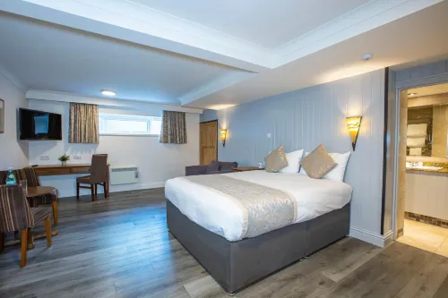 Best Western the Manor Hotel  Suites