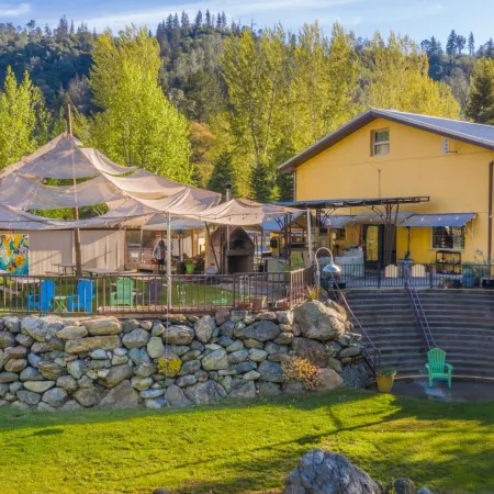 Strawhouse Resorts