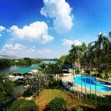 รูปภาพของเดือนฉายรีสอร์ท