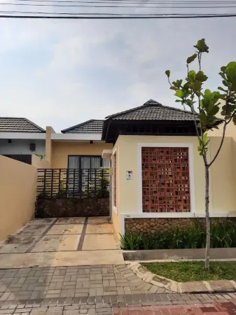 Villa Ubud Anyer - Villa Mungil 1 Br Отели в г. Серанг