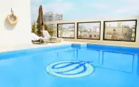 Argenta Tower Hotel & Suites - สระว่ายน้ำบนดาดฟ้า